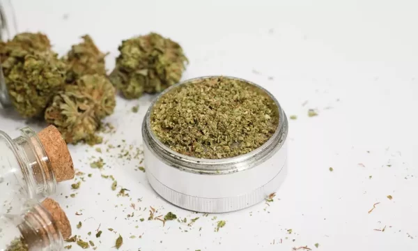 How Regularly Must You Clean an Herb Grinder for Best Results？插图