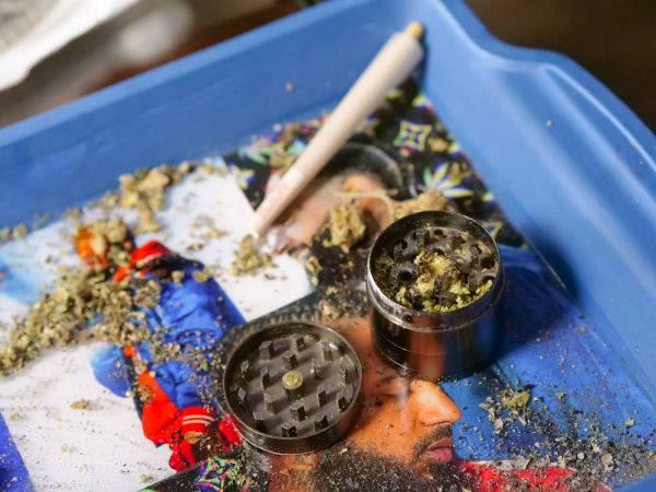 Metal Grinder or Plastic Grinder: Which Weed Grinder Performs Better?插图